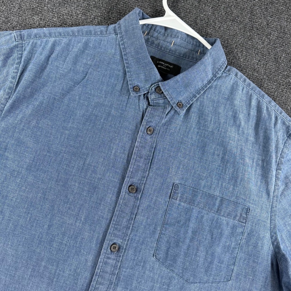 Banana Republic Mens XL Blue Chambray Short Sleeve Button Down Untucked Shirt